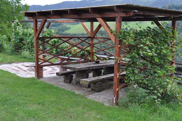 Terasse des Ferienhaus Robier in der Südsteiermark. Geniessen Sie ihre Abende, das Frühstück auf der Veranda.